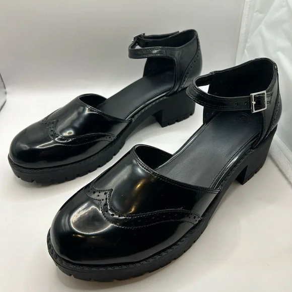 Urban Outfitters Black Patent Leather Wingtip Chunky Heel Mary Janes | Size 10 - Picture 4 of 12